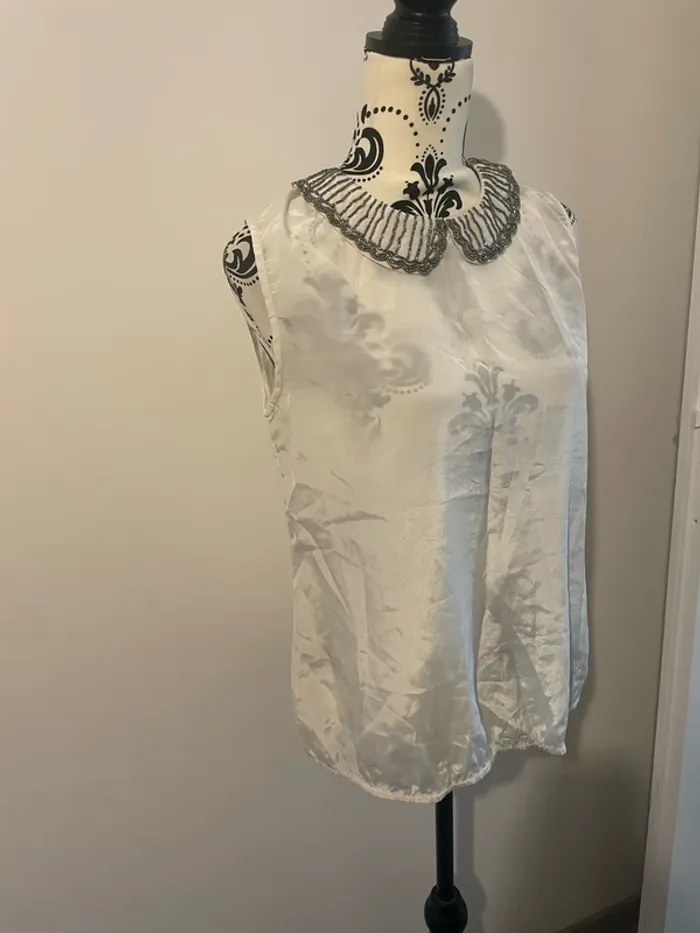 Blouse sans manche débardeur blanc satiné col Claudine à perles argenté K Woman taille 38 - photo numéro 3