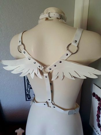 Ceinture de corps blanche ailes festival bondage costume