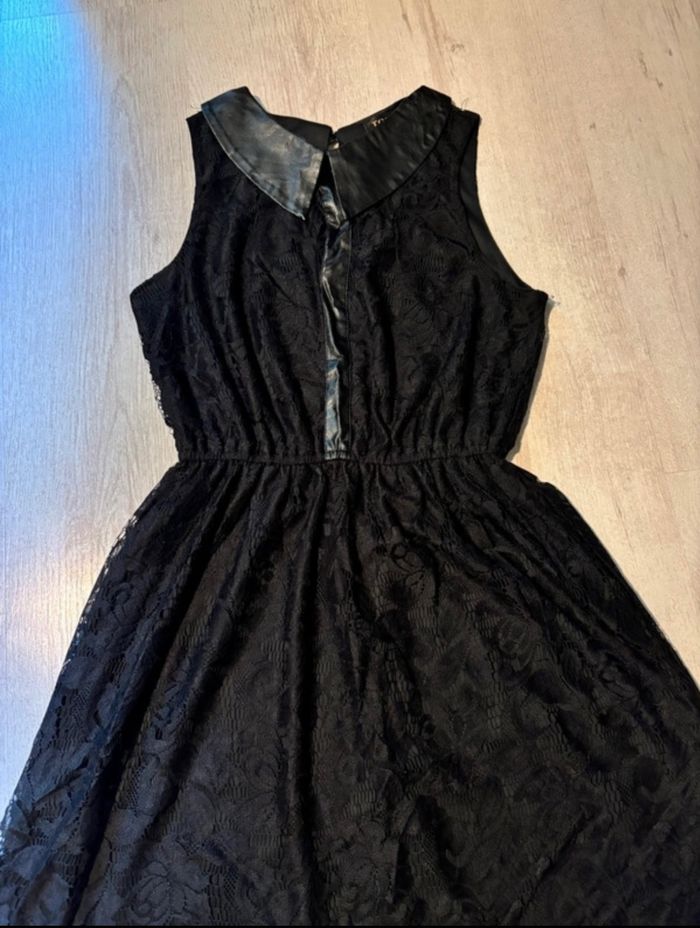 Robe en dentelle - photo numéro 3