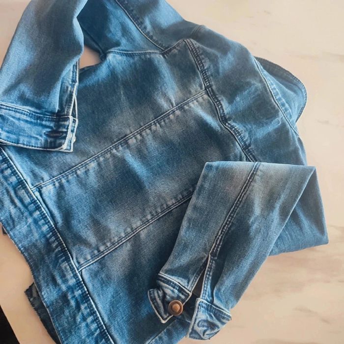 Très joli blouson en jean 5 ans - photo numéro 3