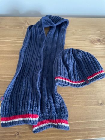 Bonnet, écharpe et mouffles