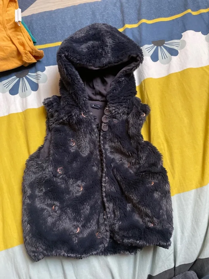 Gilet sans manche en moumoute