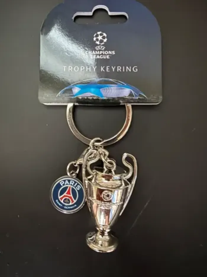 Porte-clés PSG 🏆 Édition Collector “Vainqueur Ligue des Champions” en rupture de stock partout