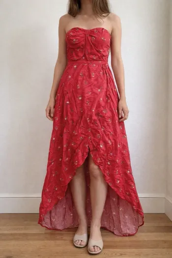 Jolie robe longue rouge à fleurs – féminine et originale Hollister