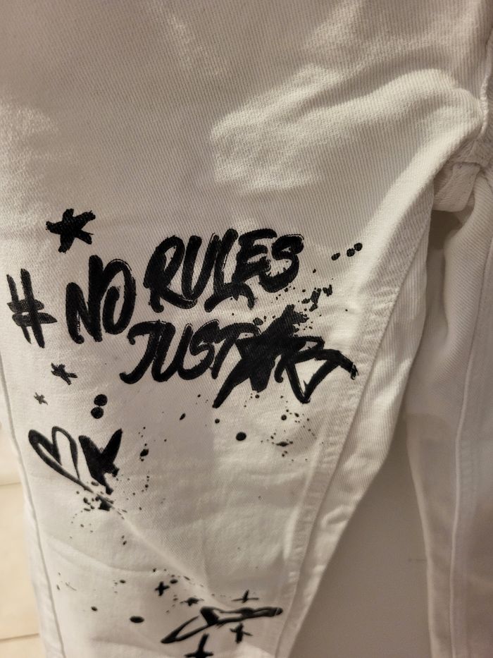 Jeans blanc et noir taille 30 de chez jennyfer