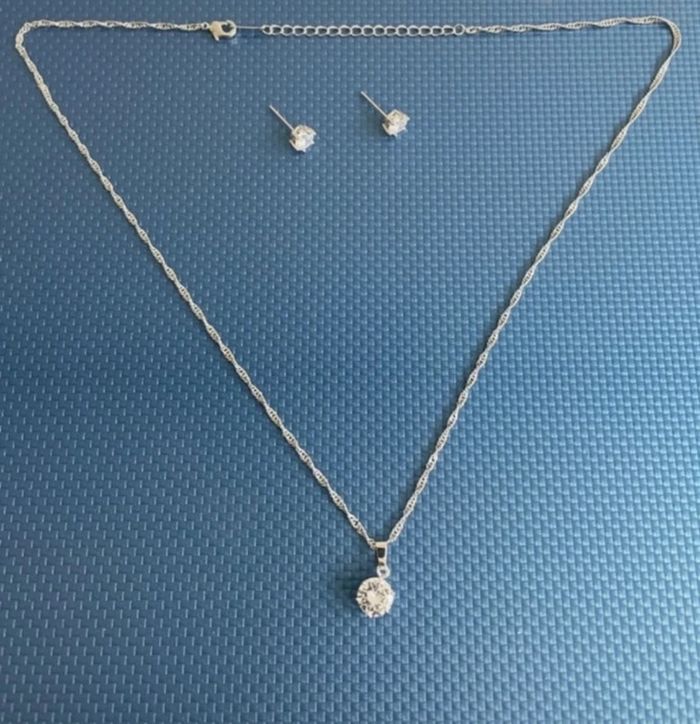 🎁 Neuf dans emballage. #noel. Idéal cadeaux de Noël. Boucles d’oreilles et colliers pendentif. - photo numéro 4