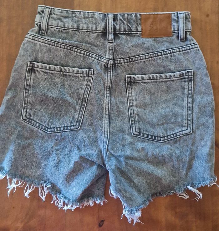 Short en jean troué Jennifer taille 32 - photo numéro 2