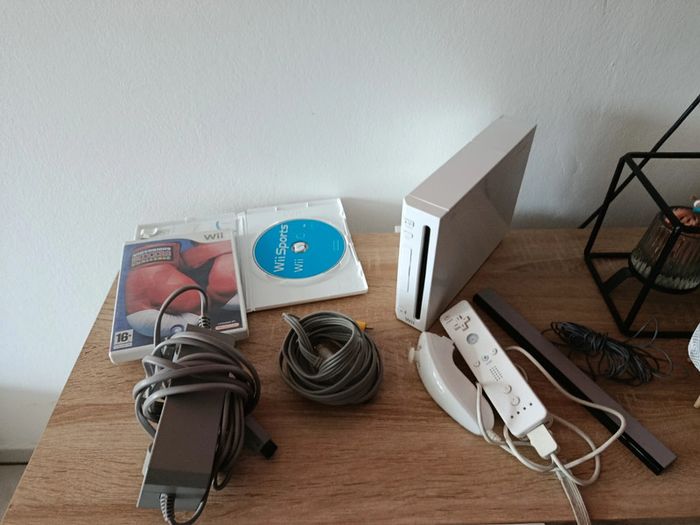 Wii avec 3 jeux et câbles - photo numéro 2