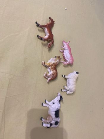 Lot de figurines animales