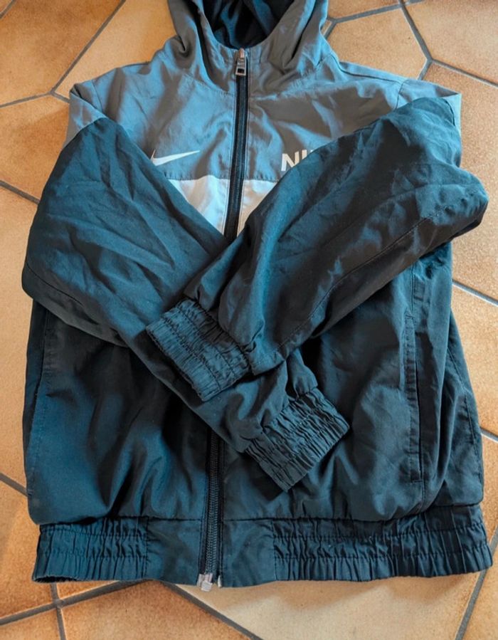 Veste Nike enfant taille XS 6 8 ans - photo numéro 2