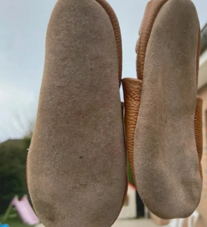 Chaussons bébé 12-18 mois en simili cuir, en bon état. - photo numéro 6