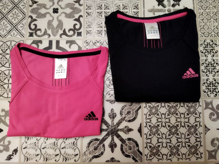 Lot 2 tee shirt Adidas taille 36 - photo numéro 2