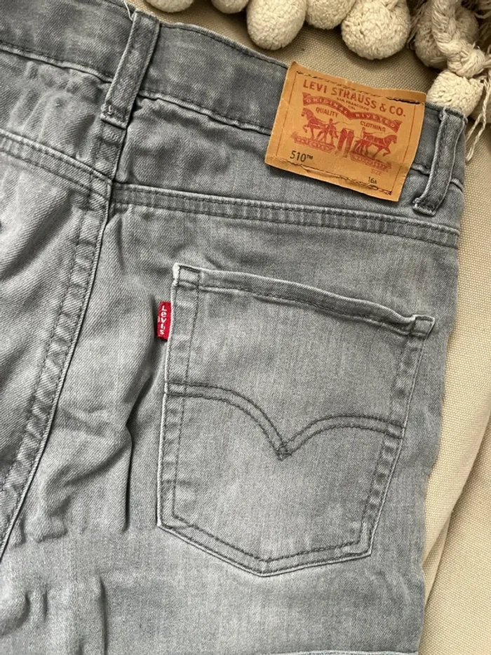 Short en jean Levis 16 ans /34 - photo numéro 4