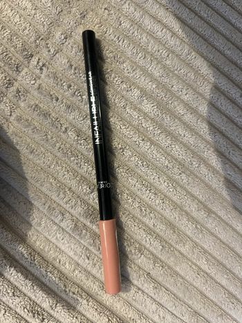 Crayon contour lèvre