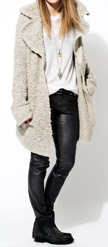 Veste peluche Zara  Fermeture pressions effet boutonnage officier  Deux poches plaquées latérales  Revers aux manches