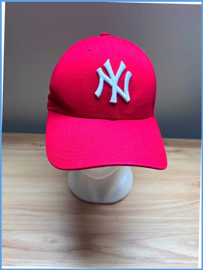 Casquette New Era Rouge avec broderie - photo numéro 2