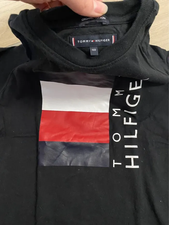 Tommy Hilfiger t shirt neuf 7 ans - photo numéro 2