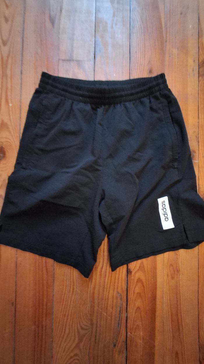 Short noir adidas taille XS