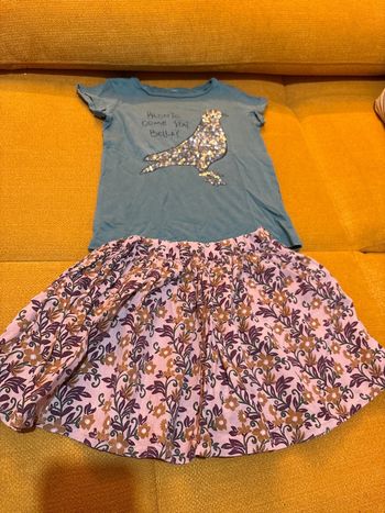 Ensemble jupe et tee shirt 5 ans