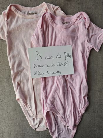 Lot 2 bodys manches courtes