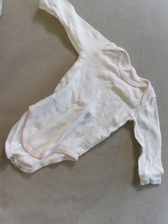 Lots de 5 bodies 6 mois - photo numéro 4
