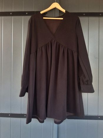 Robe mi longue noir festonné