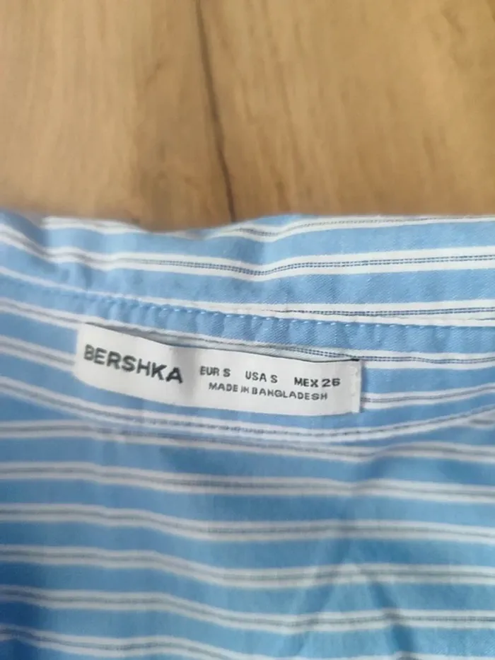 Chemise Bershka – S – Blanc/Bleu clair – État : Excellent - photo numéro 5