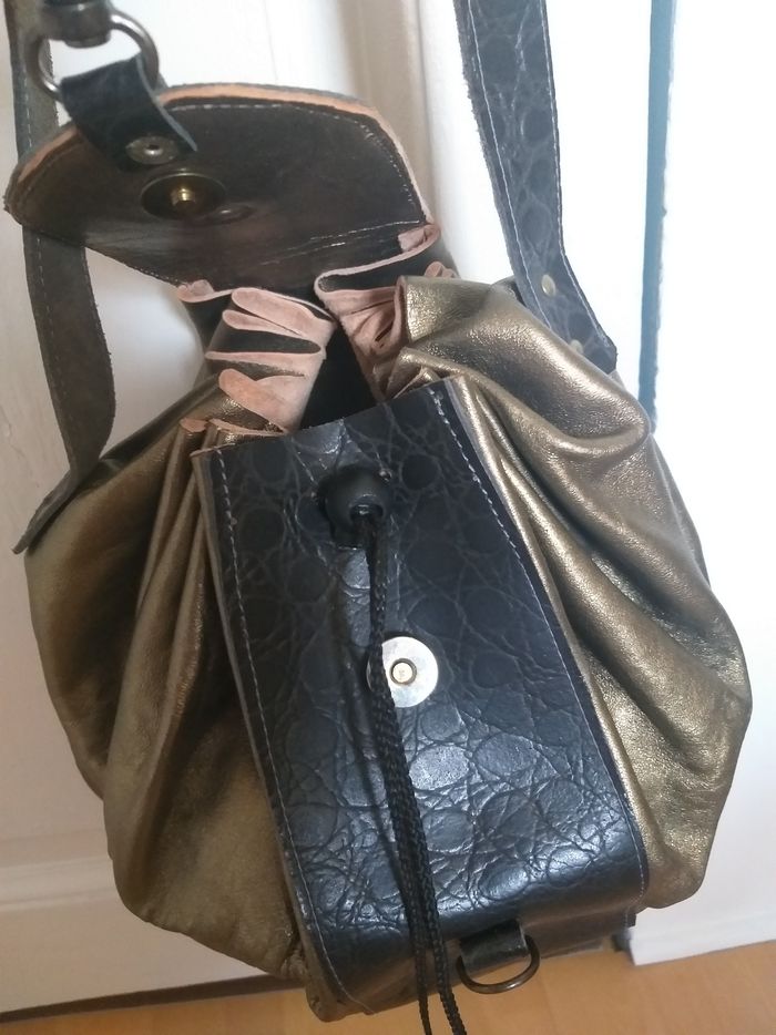 Sac bandoulière boule cuir doré et marron créateur - photo numéro 2