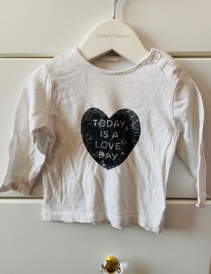 T-shirt manches longues fille blanc cœur noir taille 12 mois sans étiquette