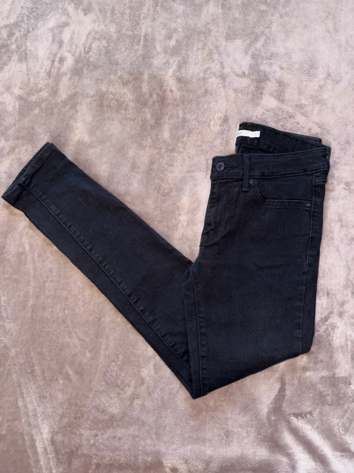 Jean LEVI’S femme taille 36 noir en très bon état - photo numéro 3