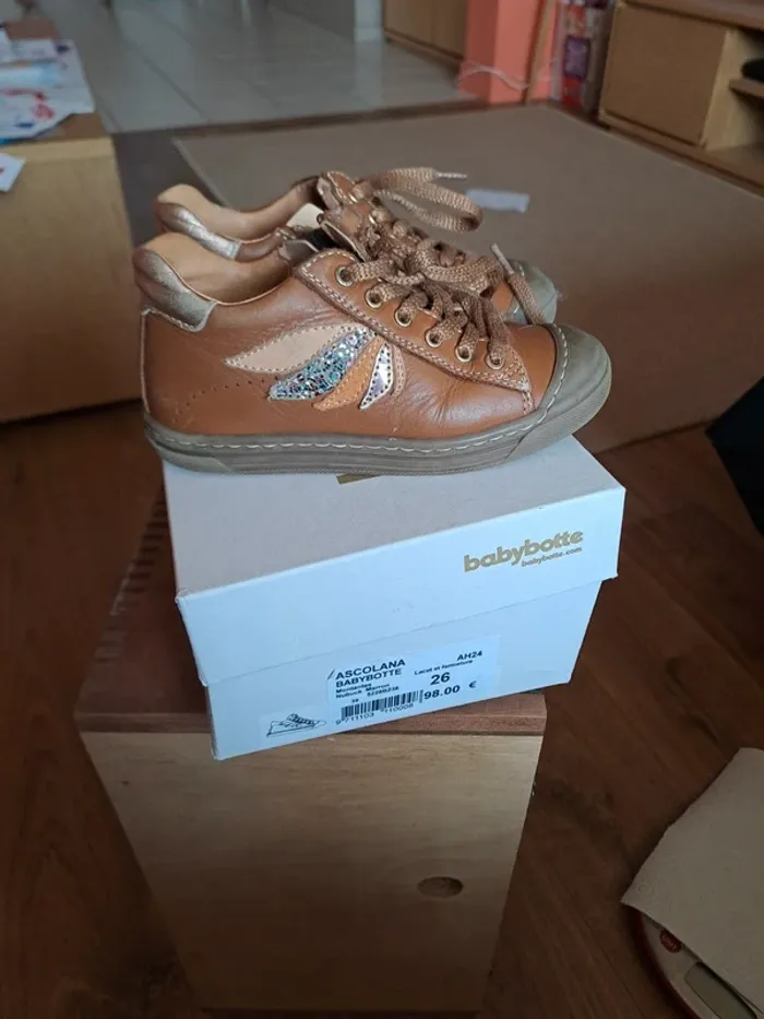 Chaussures Babybotte en cuir Taille 26 - photo numéro 2