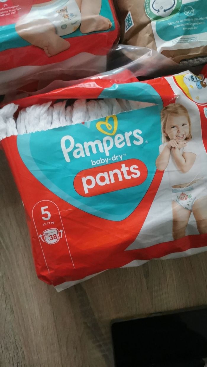 Lot couche pampers taille 4et 5 - photo numéro 3
