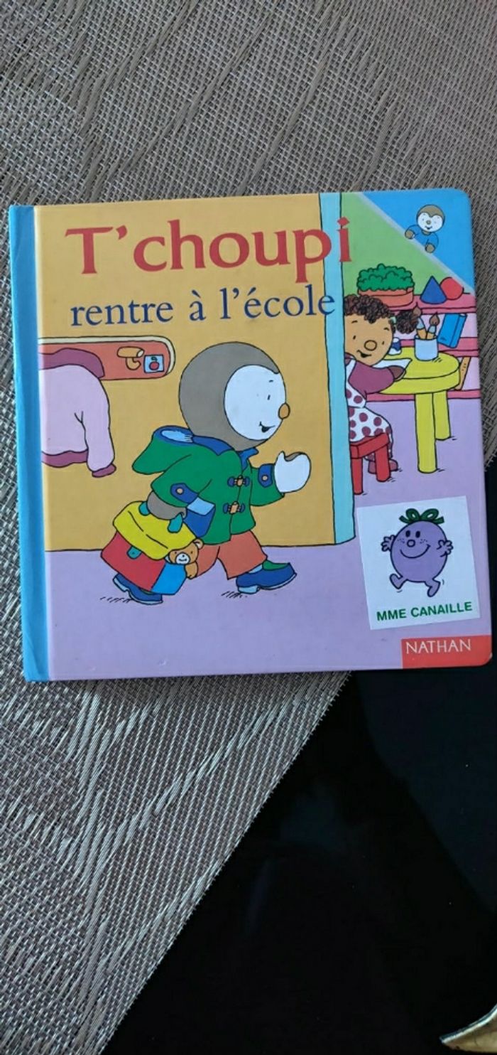 Livre T'choupi a rentré a l'école en parfait état