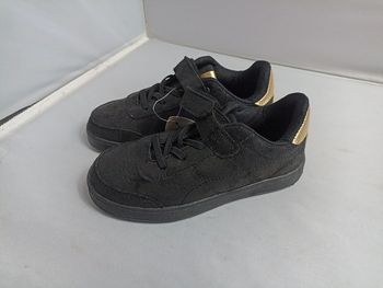 Basket noire pailleté taille 29