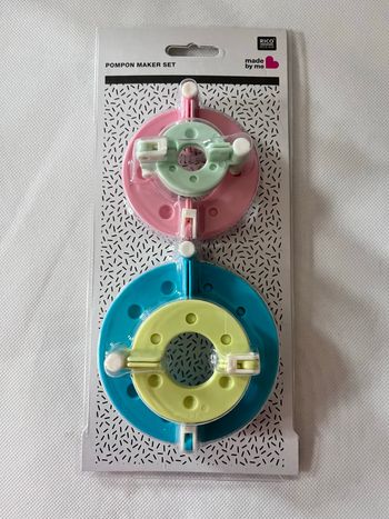 Pompon maker