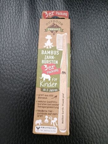 3 petites brosses à dents en bambou à utiliser à partir de 3 ans