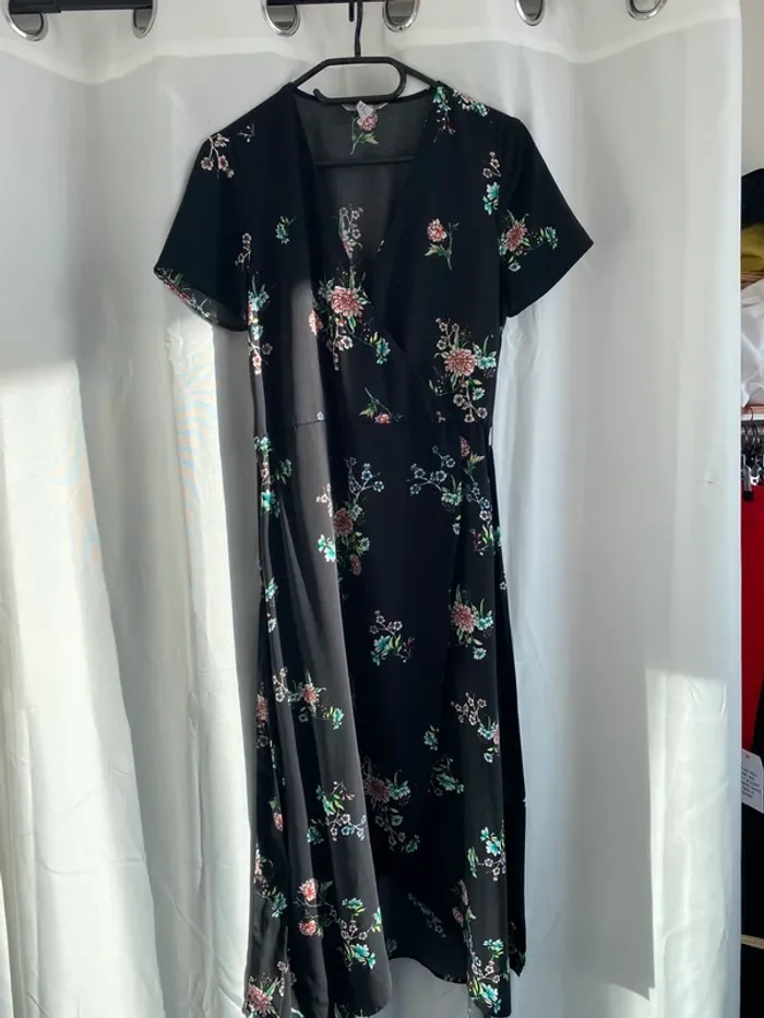 Robe noire à fleurs midi – taille S - photo numéro 2