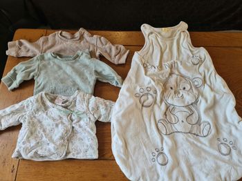 Lot de vêtements bébé