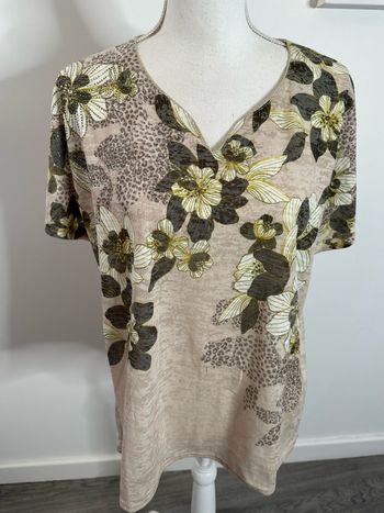T-shirt bariolé fleurs et strass beige et kaki T4 42 XL