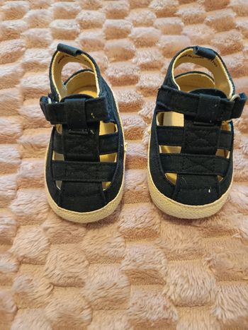 Sandale bébé Kiabi 6/9m neuve