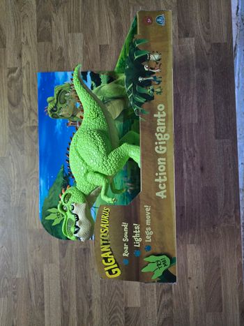 Gigantosaurus, Dinosaure, Figurine géante articulée de 30 cm, Avec effets sonores et lumineux