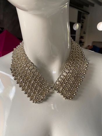 Collier fantaisie forme de col