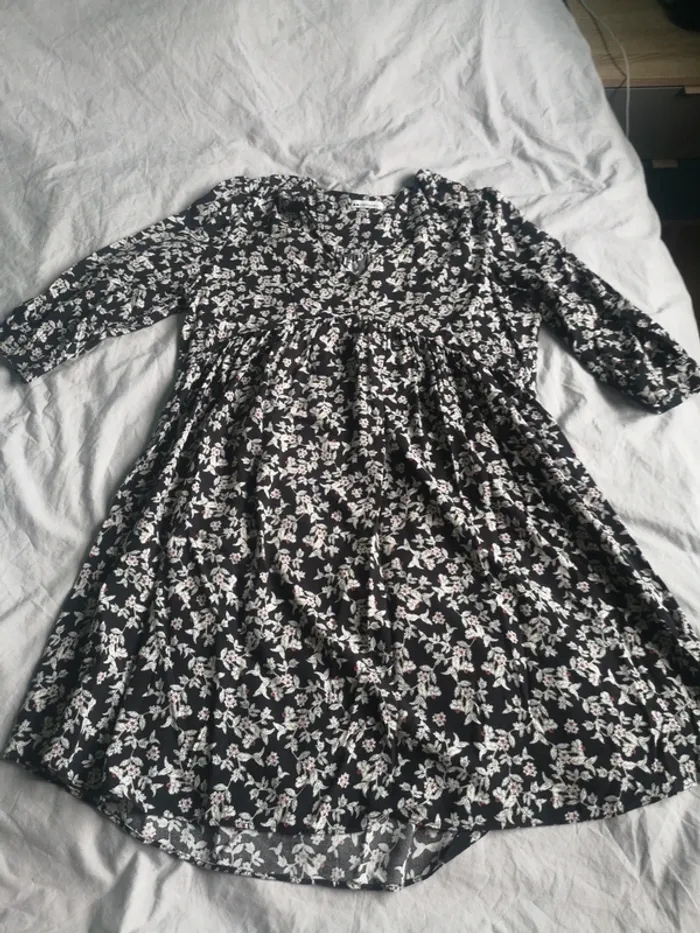Robe camaïeu noire fleurie