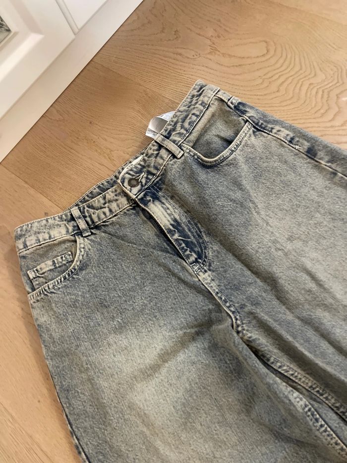 Jeans délavés à l'eau de Javel de Stradivarius - photo numéro 2