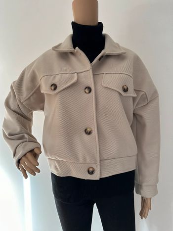 Jolie veste courte NEUVE