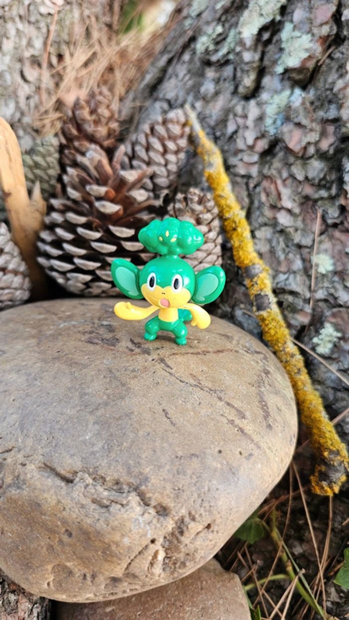 Super figurine Pokemon Nintendo tomy feuillajou