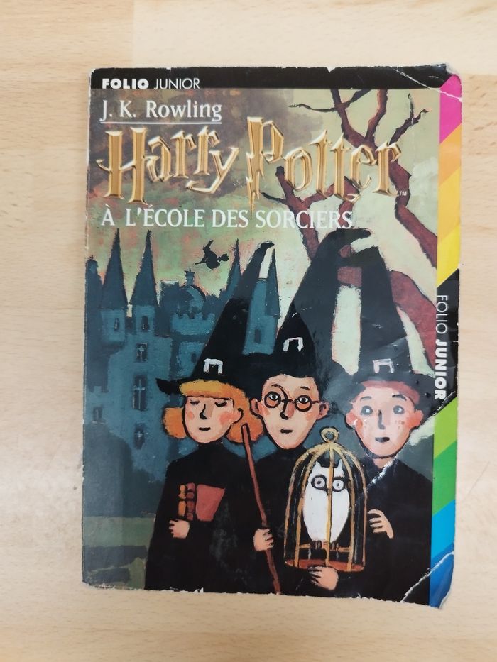 J. K. Rowling
Hack Rotter
A L'ECOLE DES SORCIERS