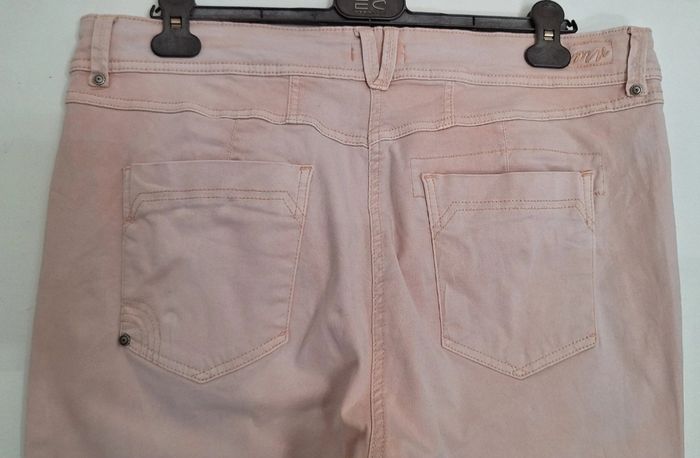 Jean court couleur saumon à broderies - photo numéro 6