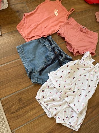 Lot de vêtements, short, T-shirt body, 18 mois