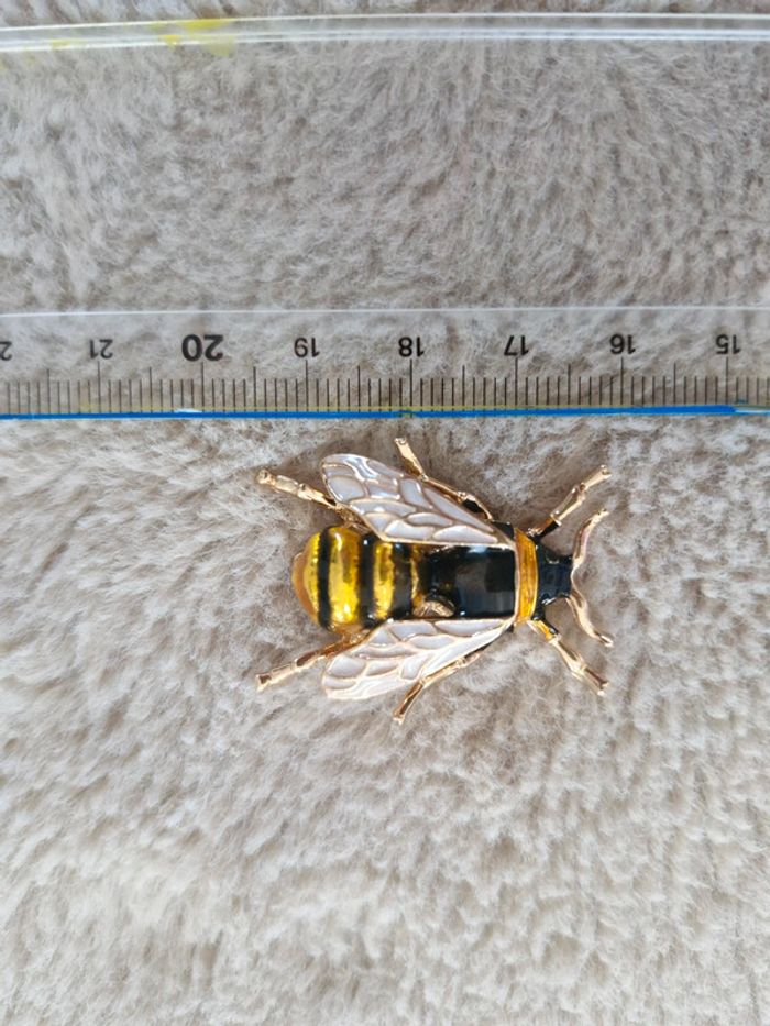 Broche bijou insecte dorée et peinte - photo numéro 6